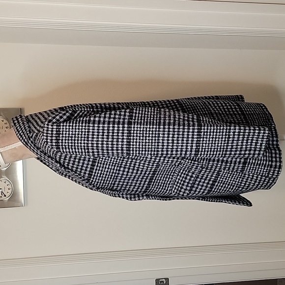Old Navy, Size M, Soft-Brushed Oversized Blazer, Black, Gray-Blue Plaid, EUC - Picture 3 of 12